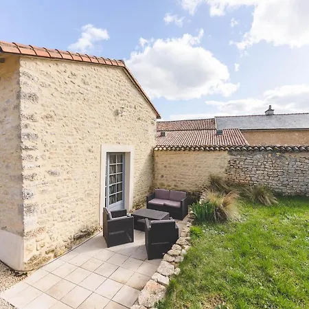 Le Du Puits بيت للعطل