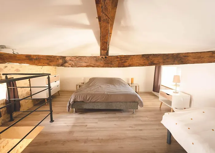 Le Du Puits بيت للعطل *